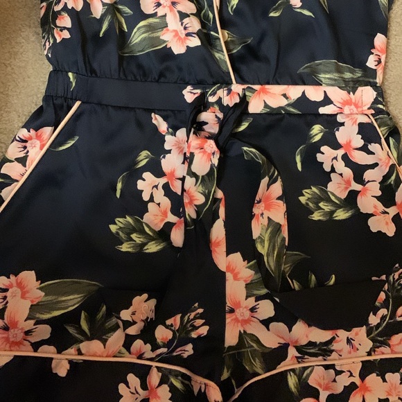 VS Tropical Floral Satin Romper - Picture 7 of 8